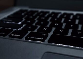 Лаптоп Apple Macbook не се включва
