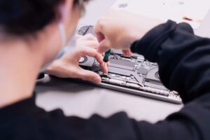 Сервиз за ремонт на apple macbook | Quantum Computers Сервиз за ремонт на apple macbook