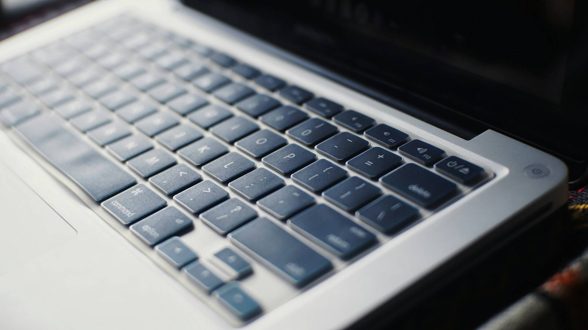Apple сервиз в София - смяна на клавиатура